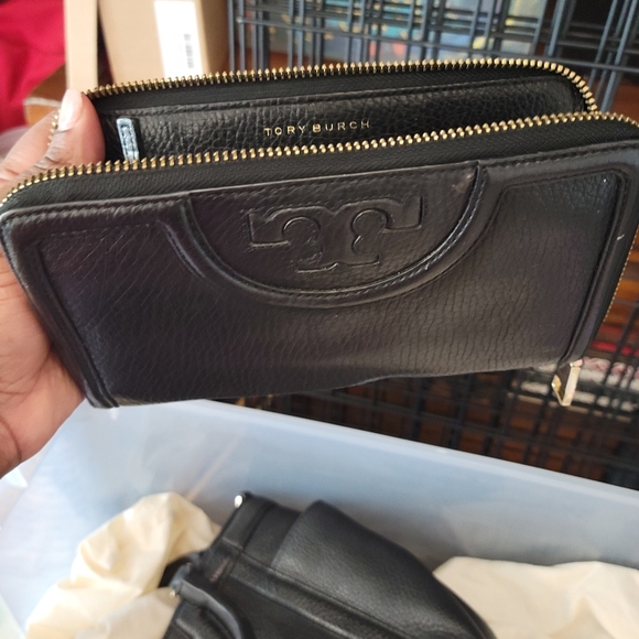 Tory Burch tote + matching wallet - Picture 2 of 5